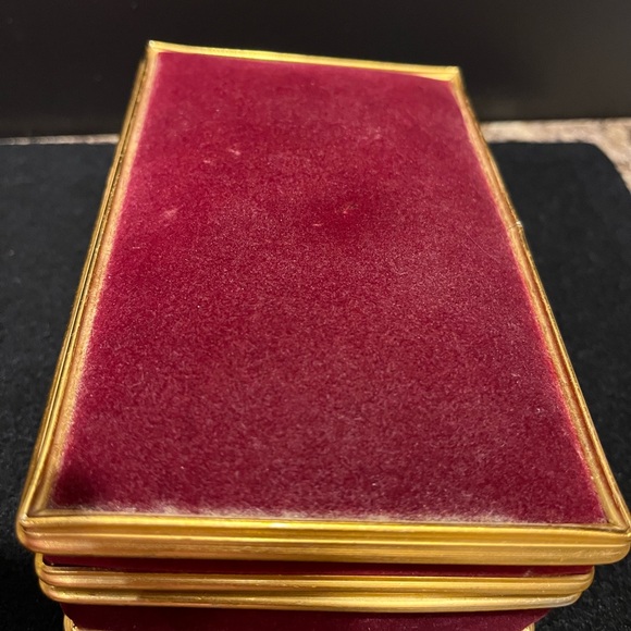 Vintage Red Velvet Musical Jewelry Box with Gold Trim - Picture 6 of 15